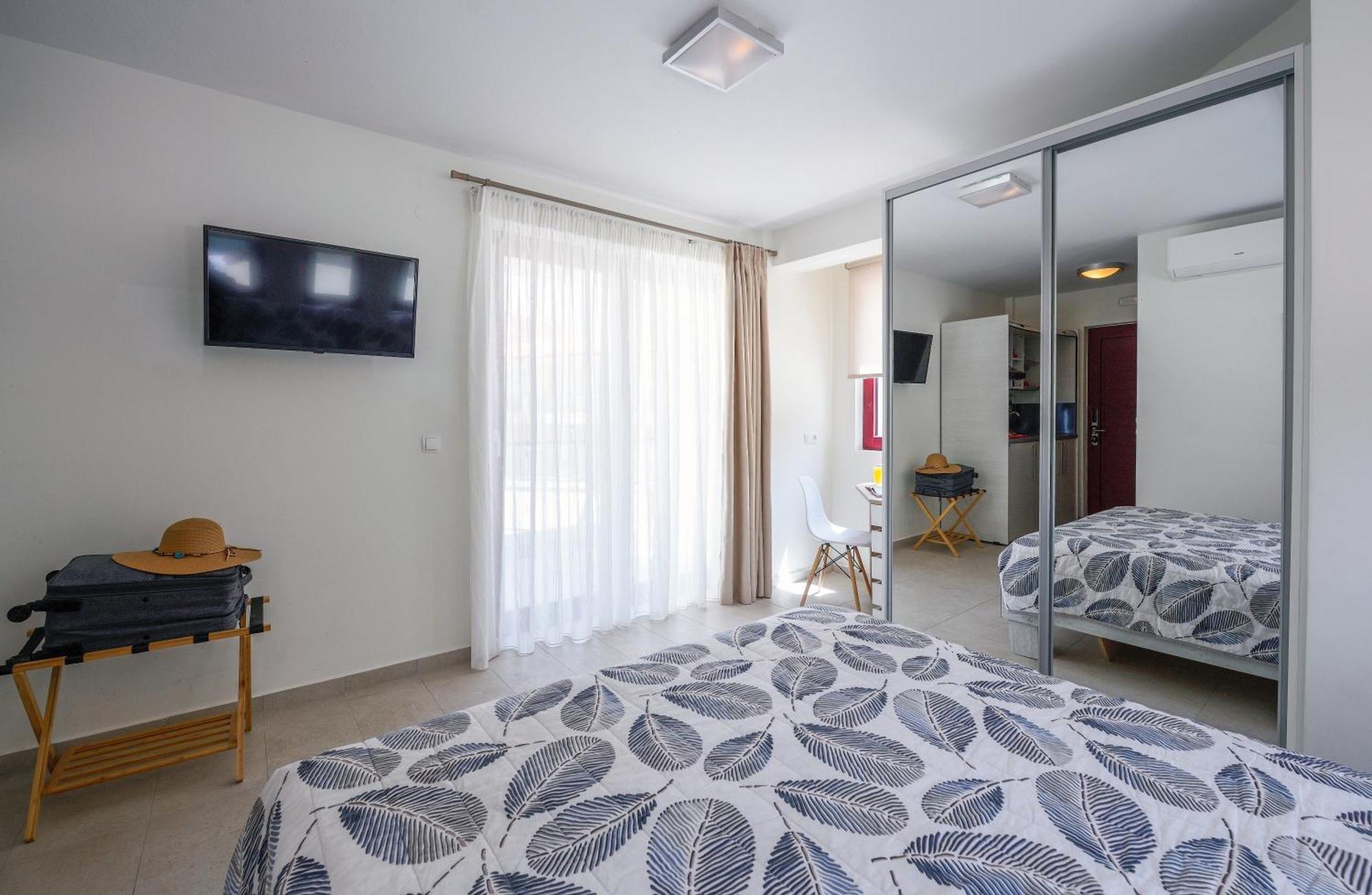 Elpiniki Luxury Rooms Nea Poteidaia Luaran gambar